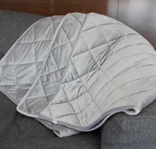 Velin Weighted Blanket draped over a bed